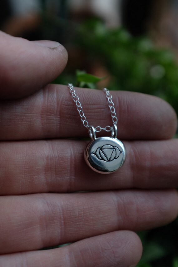 Third eye chakra pendant discount
