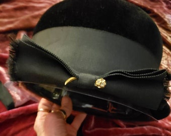 Vintage Chevalier Black Beaver Cloche Hat in fabulous condition 40's style designer made size 7 3/8