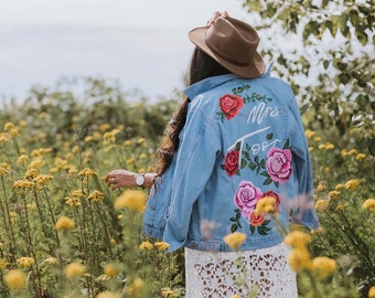 Hand painted denim jacket; Denim jacket with art; Gift; Custom Denim Jacket; Jacket with painting; Exclusive work; Art on denim