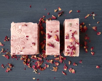 Organic rose soap, handmade, pure vegetable craft soap. Vegan soap with delicious rose scent. free of palm oil. gift tip.