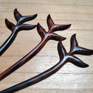 Sono Wood Hair Stick: bladontwerp, enkele steker