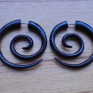 Spiral Ohrringe, Fake Gauge, Horn Tribal Ohrringe, Buffalo Horn Accessoires, Bali Schmuck, HRN 2018-18