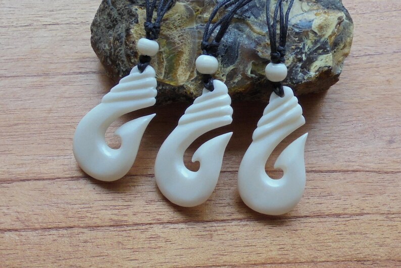 He Matau. Hameçon maor. Coller en bos de résne. Résne de - Etsy France
