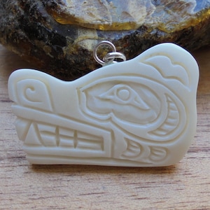 Bear Head Bone Pendant, Bear Northwest Coast, Bali Bone Carving NWC 8