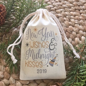 Set of 10 New Year's Eve Party Favors / New Year Wishes & Midnight Kisses Favor Bags (Item 1706A)