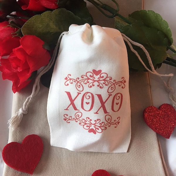 Set of 10 Valentine's Day Party Favor Candy Muslin Cotton Bags "XOXO" (Item 1075A)