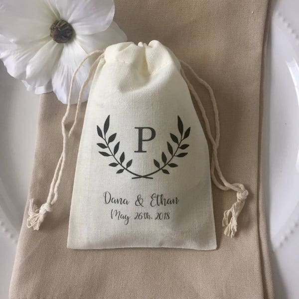 Set of 10 Personalized Monogram Wedding Favor Bags with Laurel Wreath - Custom Muslin Cotton Bags (Item 1403A)