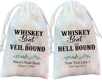 Op de afbeelding: Twee witte katoenen trekzakjes met zwarte tekst die "Whiskey Bent and Veil Bound" en "Whiskey Bent and Hell Bound" luidt. De eerste tas heeft de tekst "Stacy's Nash Bash August 15, 2025" onder de hoofdtekst gedrukt.