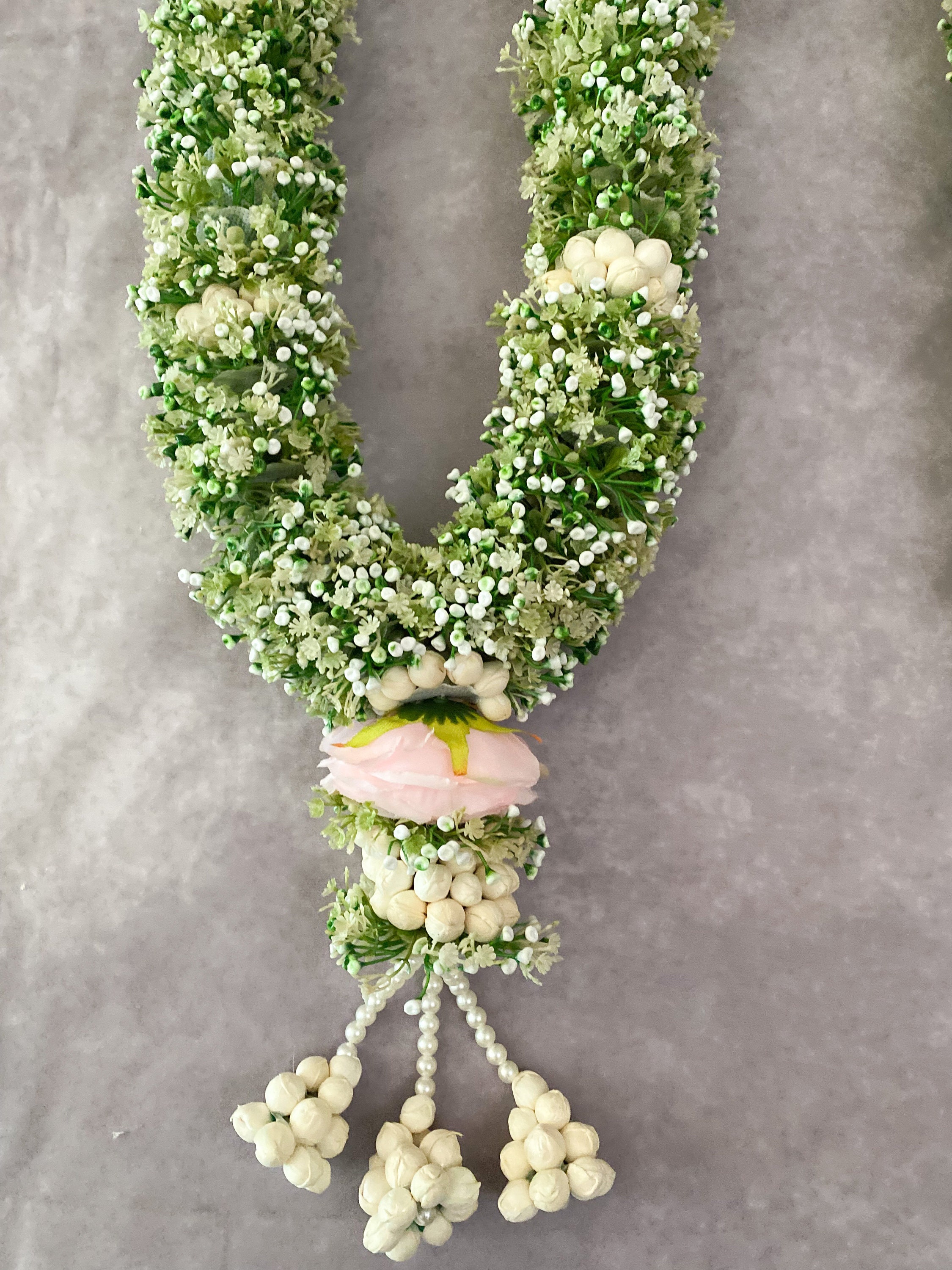 Mogra/Jasmine Baby Breath Flower Garland - Vasavi Crafts is a store all  kinds of wedding décor, Indian Wedding and Pakistani Wedding Decorations in  USA