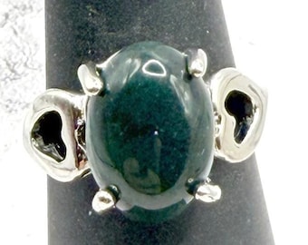 Green Natural Gemstone Ring Silver Tone Heart Detail Size 6 Statement