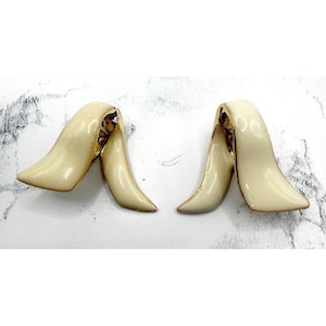 Tancer II Vintage Cream Enamel Clip Earrings Gold Tone
