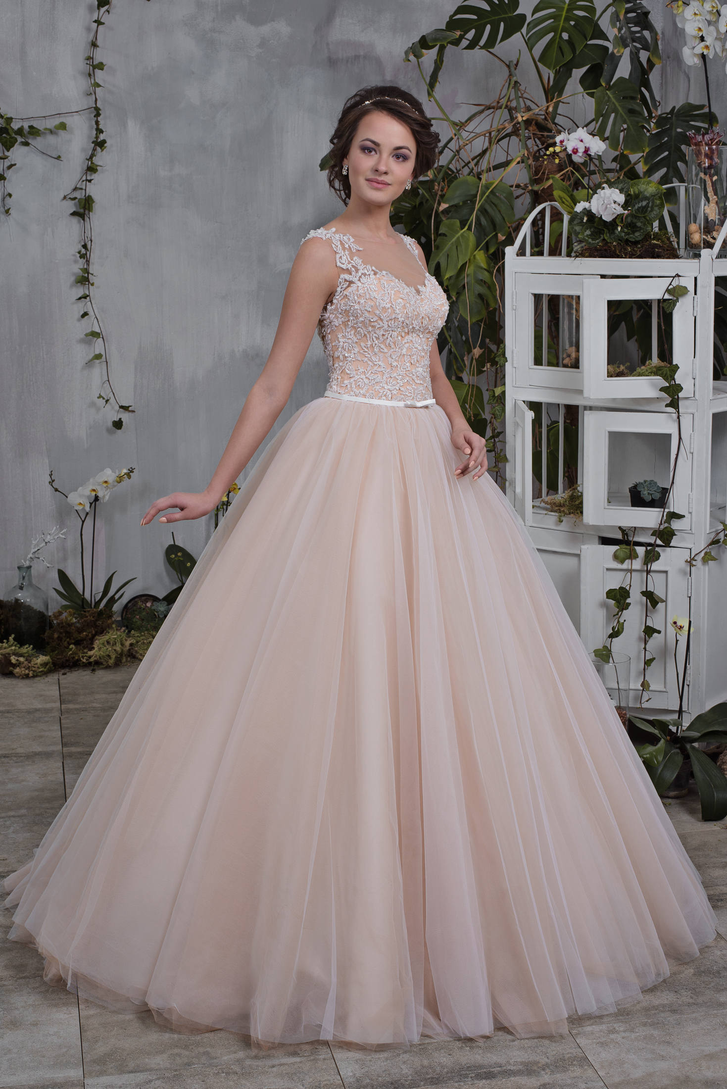 princess shape wedding dress