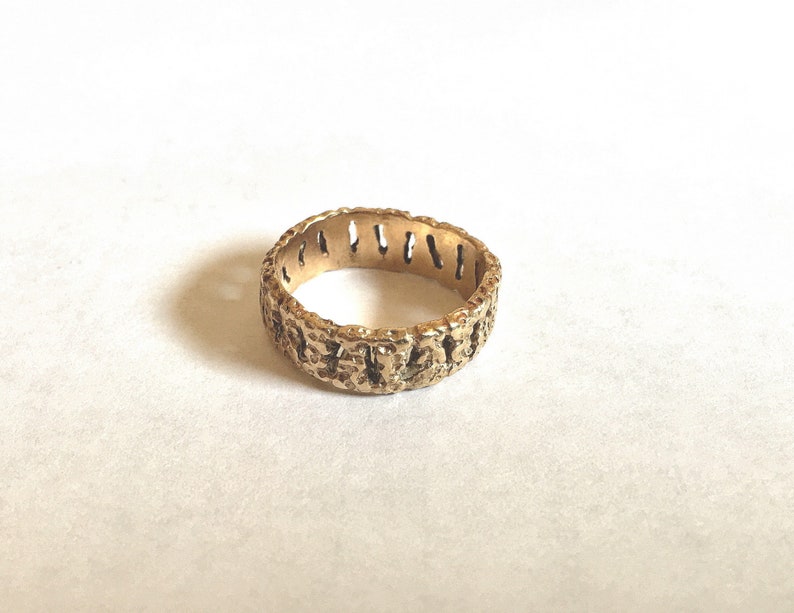hand carved size 9 Men/'s Gold Ornate Ring