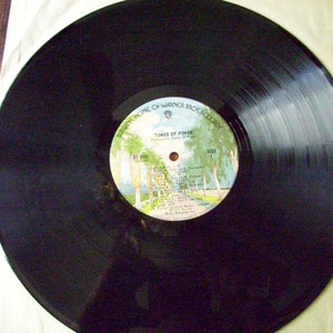 Pu&ograve; includere: Disco in vinile nero con un'etichetta bianca che dice "Tower of Power" e "Warner Bros. Records".
