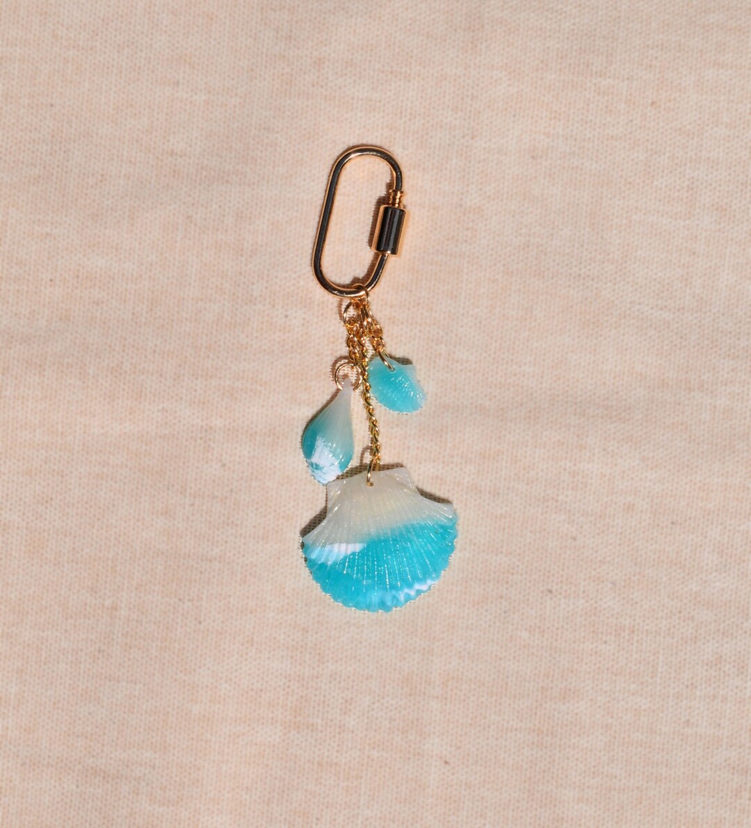 Handmade Ocean Shell Bag Charm / Keychain in Gold - Etsy