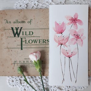 Handgeschilderde bloemenpostkaart, originele bloemenwaterverf, Pinks bloemenaquarel