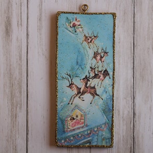 Santa Landing on Rooftop * Christmas Tree Ornament * Vintage Card Image * Wood and Glitter * Holiday Decoration C444