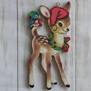Ciervo con gorro de Papá Noel y pájaro azul ~ Adorno navideño ~ Imagen de tarjeta vintage ~ Purpurina y madera ~ Decoración para árbol de Navidad C197