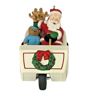1999 Santa's Golf Cart (Here Comes Santa) Hallmark Pamiątkowa ozdoba choinkowa (QX6337) NIB Nowość w pudełku