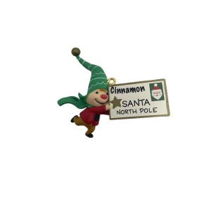 Adorno navideño de recuerdo de Hallmark con la carta de Cinnamon a Papá Noel (animal) (QXE3319) + un adorno vintage de los años 80 y 90, nuevo en caja