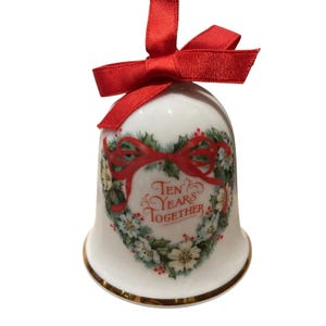 Decorazione natalizia Hallmark Keepsake &quot;Dieci anni insieme&quot; (Campana) VINTAGE del 1987 - QX444-7