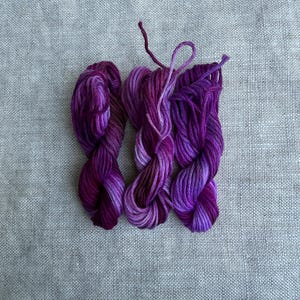 Trío de hilos de bordar teñidos a mano Moody Mauves