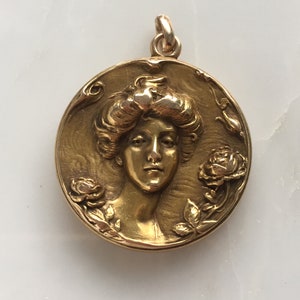 Art Nouveau 14K Gold Locket Pendant Necklace