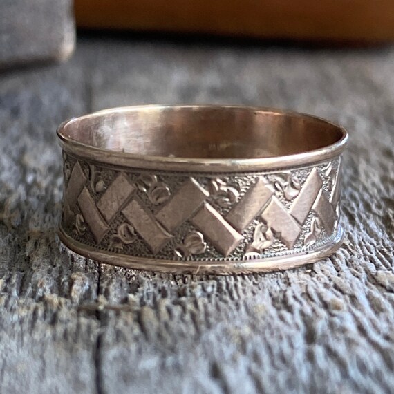 Victorian 9K Cigar Wedding Band Ring - image 2