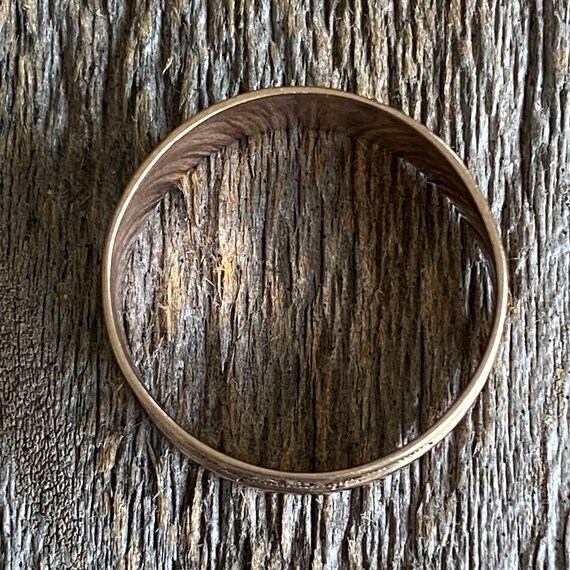 Victorian 9K Cigar Wedding Band Ring - image 10