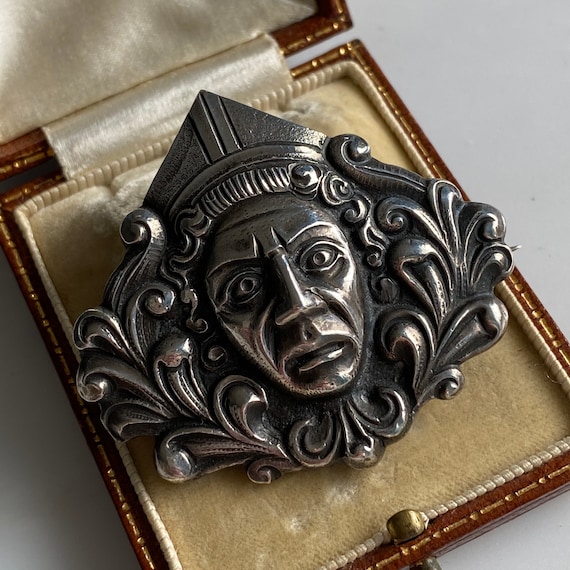 Unusual Vintage Silver Roman Style Brooch - image 1