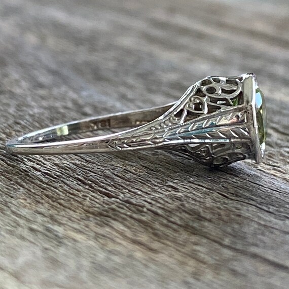 Edwardian Peridot 18K White Gold Filigree Ring - image 3