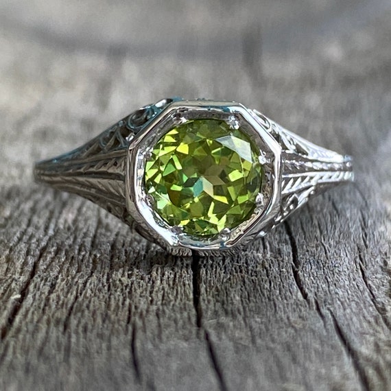 Edwardian Peridot 18K White Gold Filigree Ring - image 1