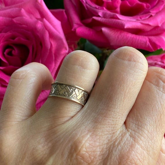 Victorian 9K Cigar Wedding Band Ring - image 3