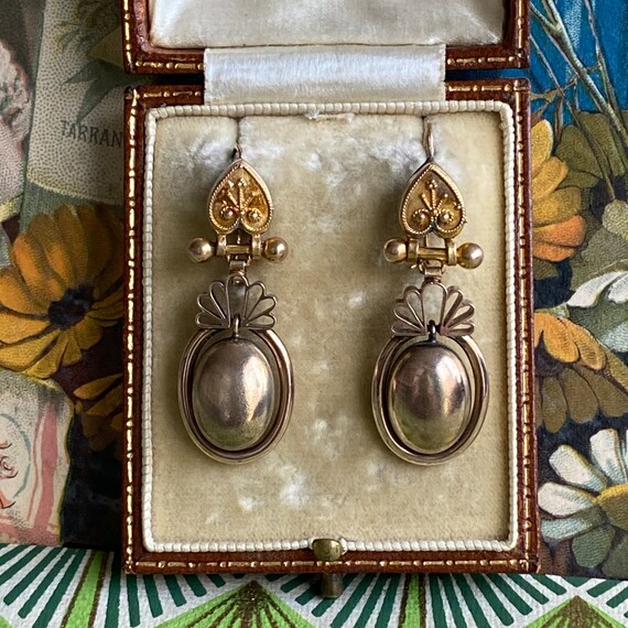 Victorian Etruscan Revival Two-tone 14K earrings - image 2