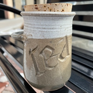Barattolo da tè smaltato vintage del 1980: ceramica firmata con coperchio in sughero