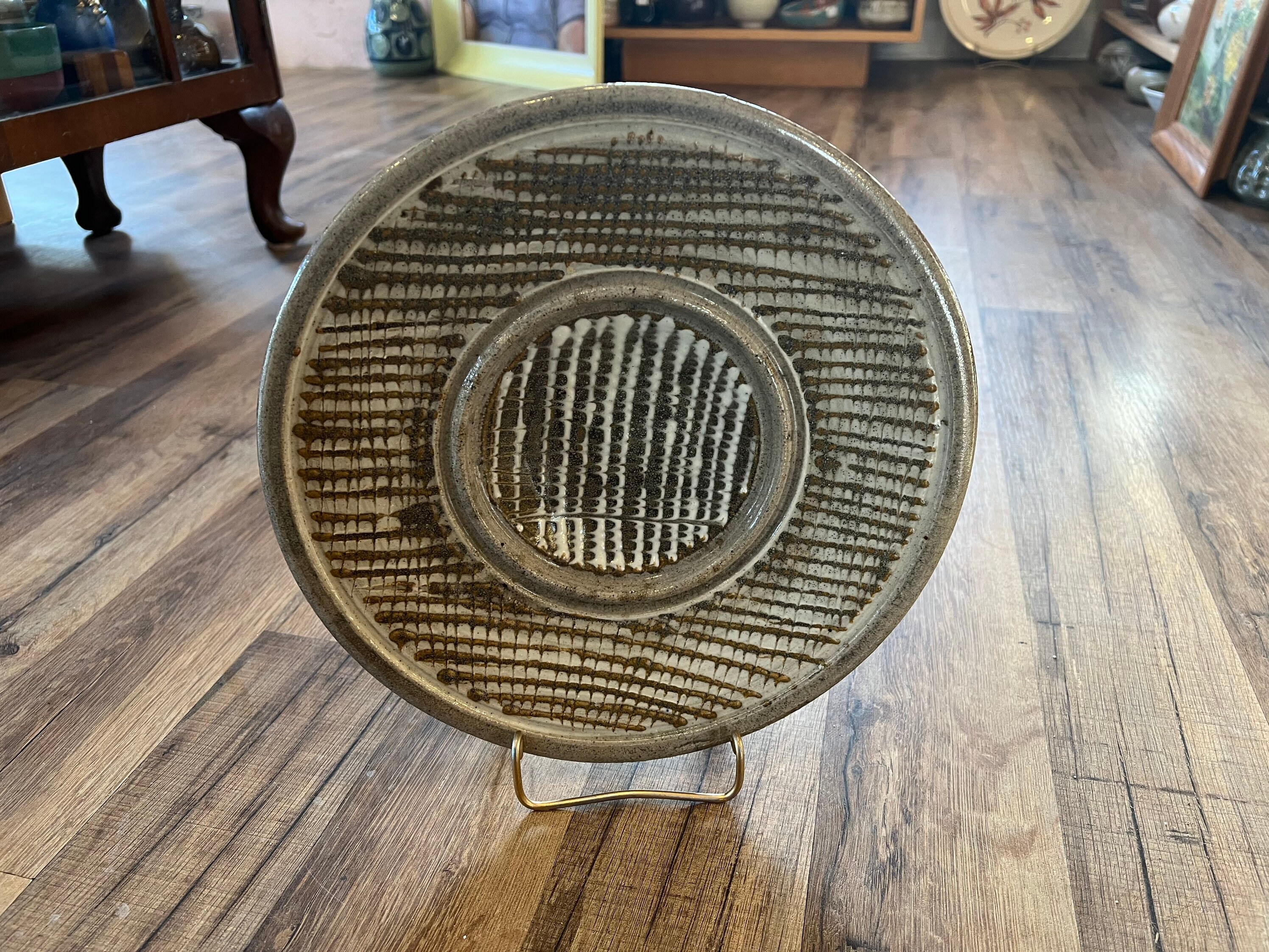 Vintage Steingut Schüssel Niedrige Schale: Gewichtete Slip Design Keramik