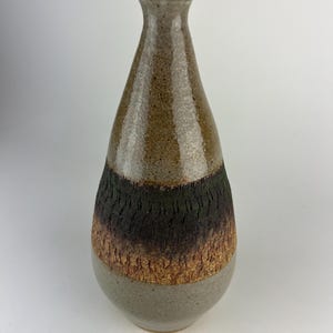 Vintage studiosteengoed gewogen wietpotvaas ONDERTEKEND: 11 x 5 inch, gesigneerd met AVERA