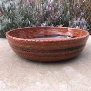 Circa 1968 Original Swirl Design Glasierte Schale von Stell Phillips SIGNED Florida Pottery Post Graack Era COOL