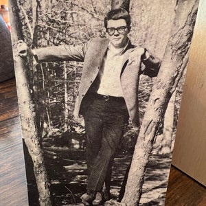 1960er Fotokarte des legendären Disc Jockey Lee Simms, als er bei WOOP in Hartford, Conneticut, war