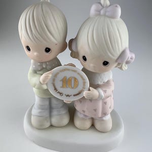 1983 Precious Moments 10 ANOS "Deus abençoou nossos anos juntos com tanto amor e felicidade" Caixa original e cartão Enesco ASSINADO E-2856