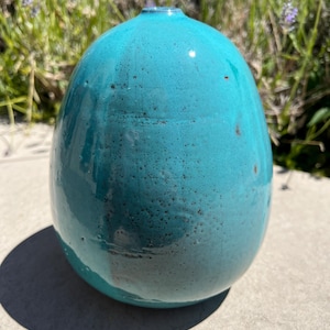 Circa 1962 Listed Massachusetts Artist John Moakley(1931-2002) glaze poured effects Stunner Weedpot Vase form SIGNED
