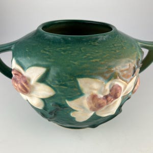 1943 Roseville Pottery Green Magnolia Handled Vase 446-6 AUTHENTIC