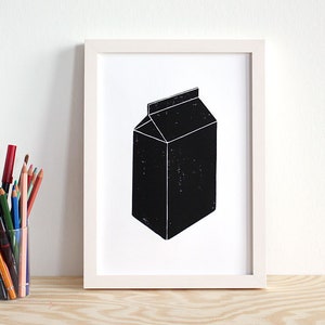 Cartón de leche xilográfico moderno A4, edición limitada en negro, cocina con impresión artística, ilustración xilografía de cartón de leche en blanco y negro