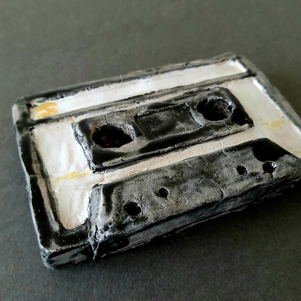 Keramik Kassette Kunstobjekt, gebrannter und glasierter Ton, Nostalgie Musikkassette, original Kunstobjekt, Unikat