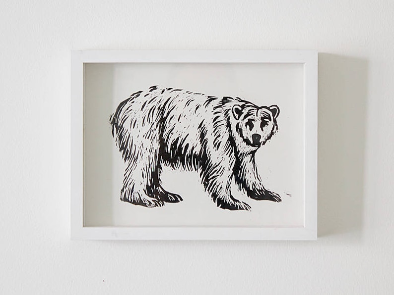 Cartel grabado en madera de oso polar, pequeña impresión de arte para habitación infantil, original grabado en madera impreso a mano, edición limitada, cartel de animales imagen 1
