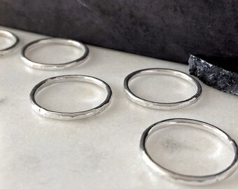 Conjunto de anillos de banda martillados de plata esterlina / Colección Night Out / Anillo / Joyas de plata / Regalos para ella