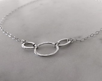 Collar de triple eslabón martillado en plata esterlina/Colección Night Out/Cadena corta sencilla/Tres óvalos/Joyas de plata/Regalos para ella