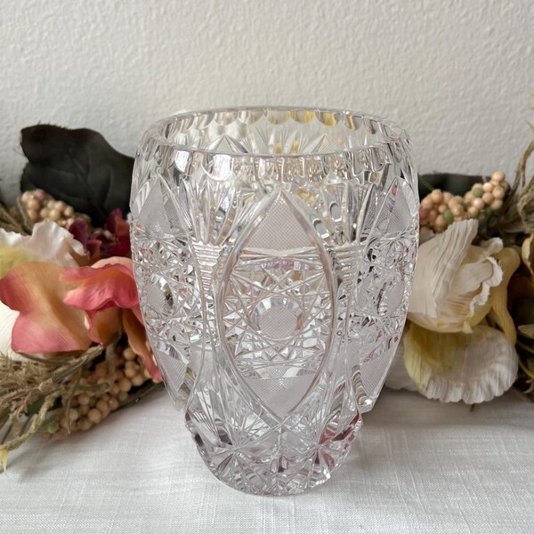 Jarrón de cristal tallado vintage, florero de 6-1/2" de alto, jarrón de vidrio decorativo, regalo de inauguración de la casa o de boda