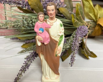 VTG ST JOSEPH et JÉSUS Statue en plastique colorée de 15,2 cm (6 po.) H, Joseph tient des fleurs, le jeune Jésus tient le monde, figure religieuse père-fils, Hong Kong