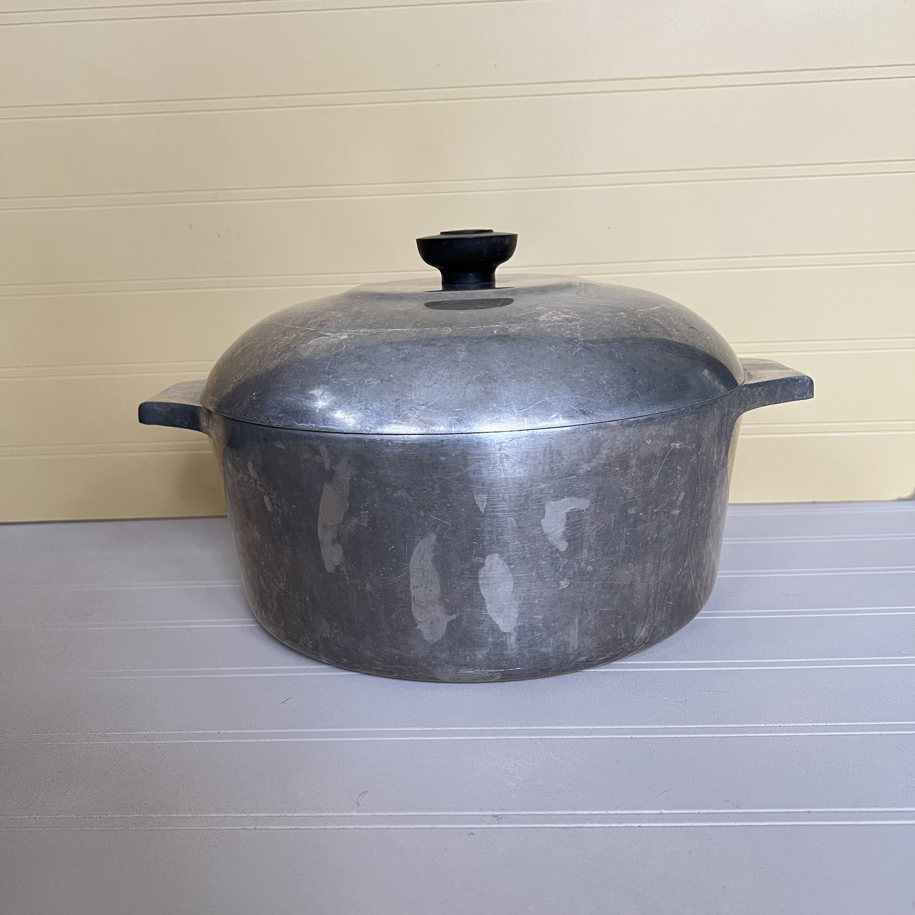 Sold at Auction: Wagnerware Magnalite Roaster Dutch Oven with Rack
